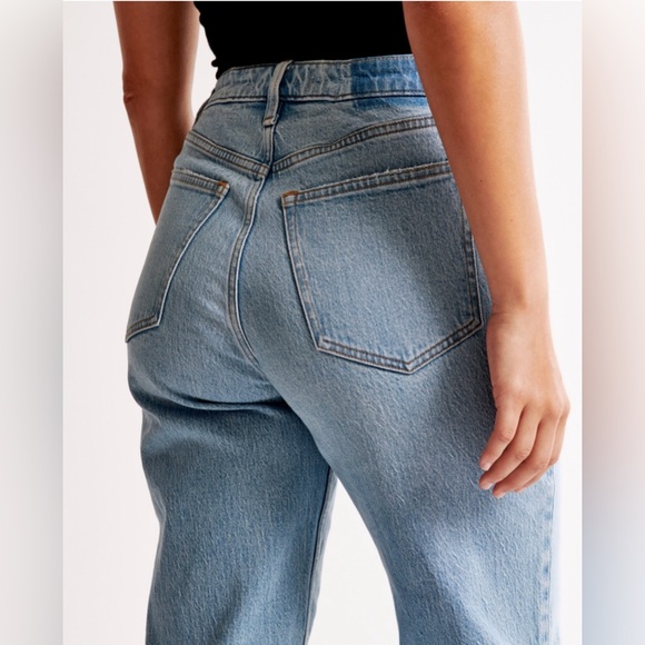 Abercrombie & Fitch The ‘90s Relaxed Jean High Rise Curve Love Medium Wash - Picture 5 of 9